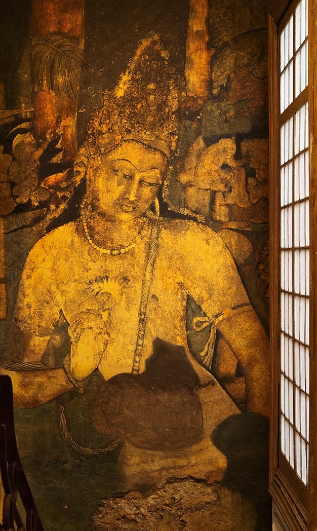 Detalle de un mural de centro budista